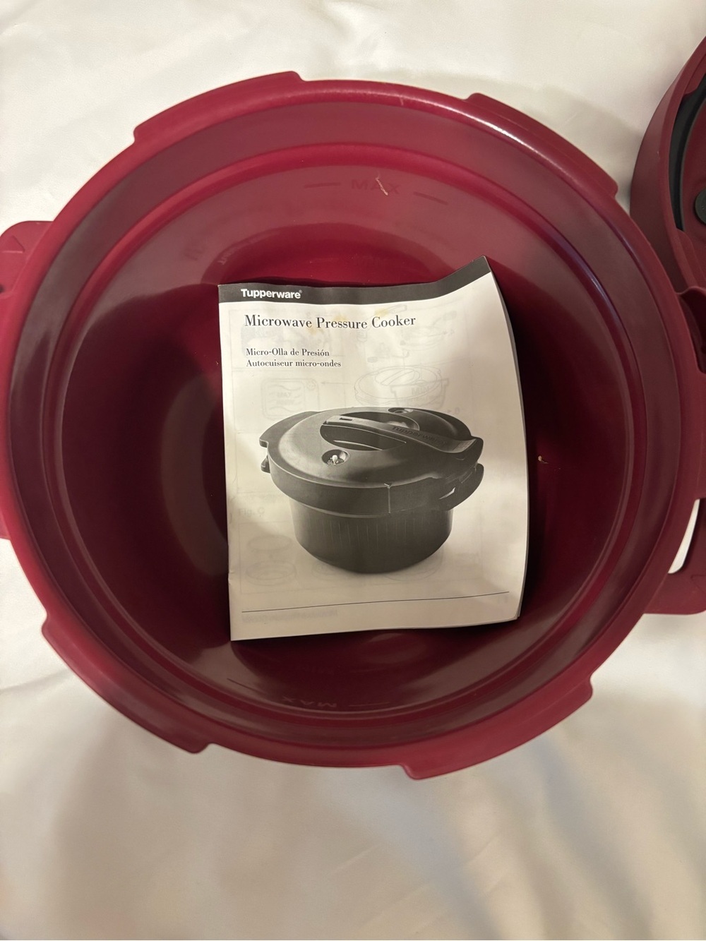 Tupperware Microwave Pressure Cooker Burgundy Complete w/ Manual 3 Qt MicroPro - Picture 2 of 8